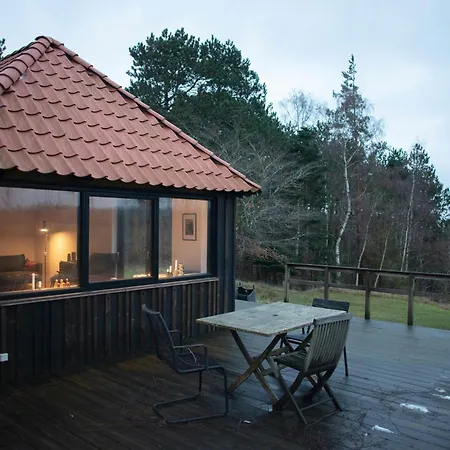 Renovated With Danish Design Near Sea Feriehus *